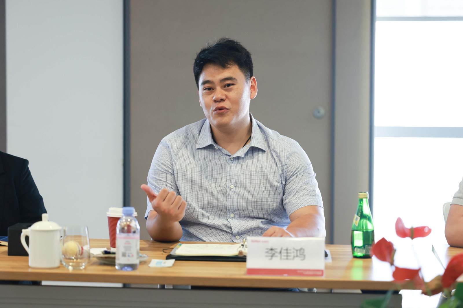 佳鸿总 官网.jpg